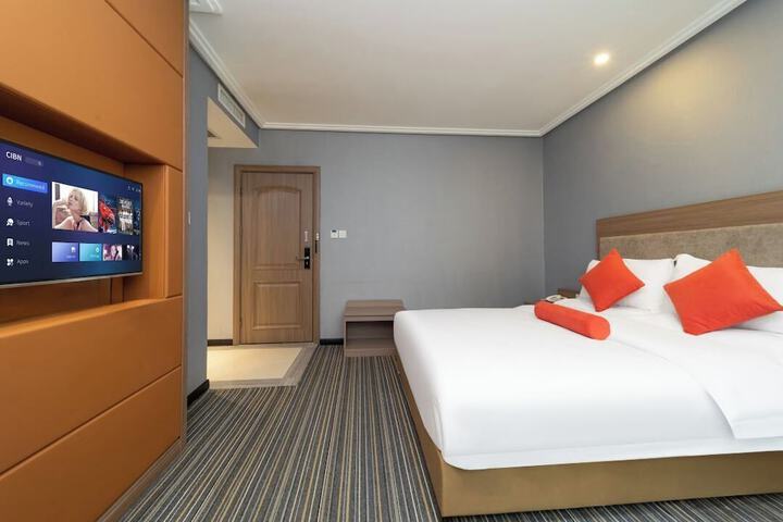 Room 2 of 6