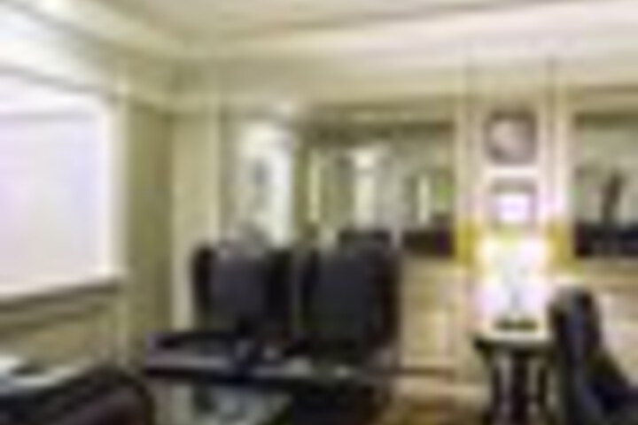Lounge 137 of 156