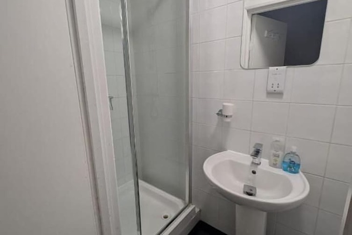 Room 32 of 37