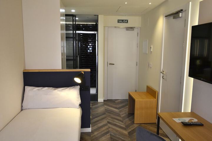 Room 11 of 33