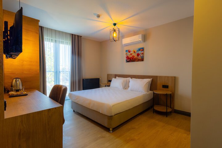 Room 6 of 33
