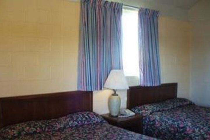 Room 8 of 11