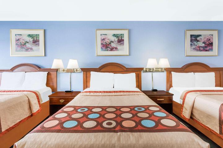 1 King Bed (5 of 6)
