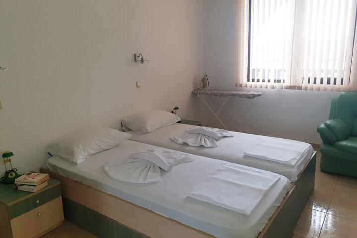 Room 4 of 19