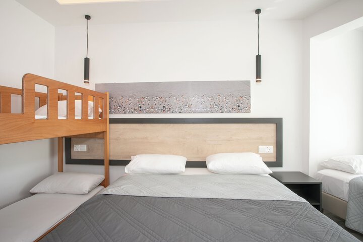 Room 16 of 50