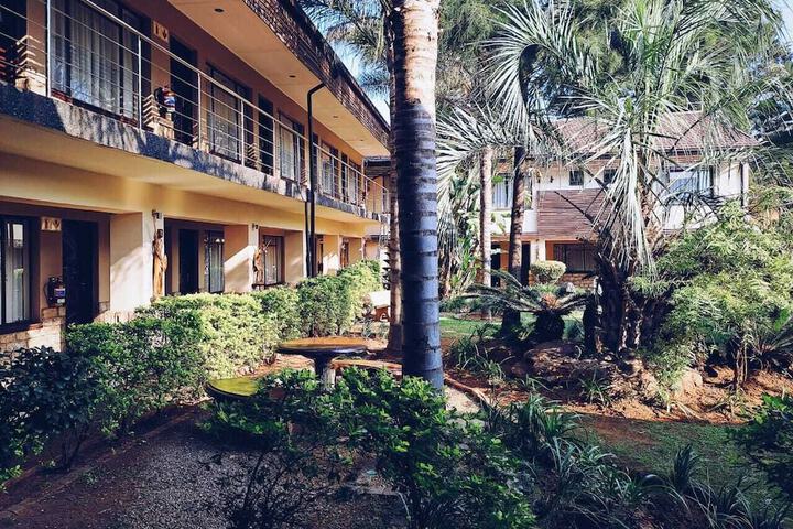 Hotel Exterior 22 of 23