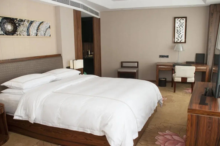 Room 6 of 11
