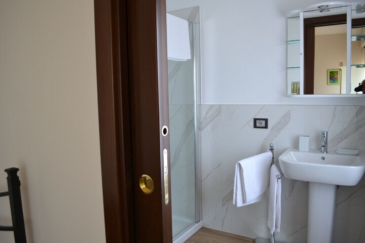 Room 26 of 60