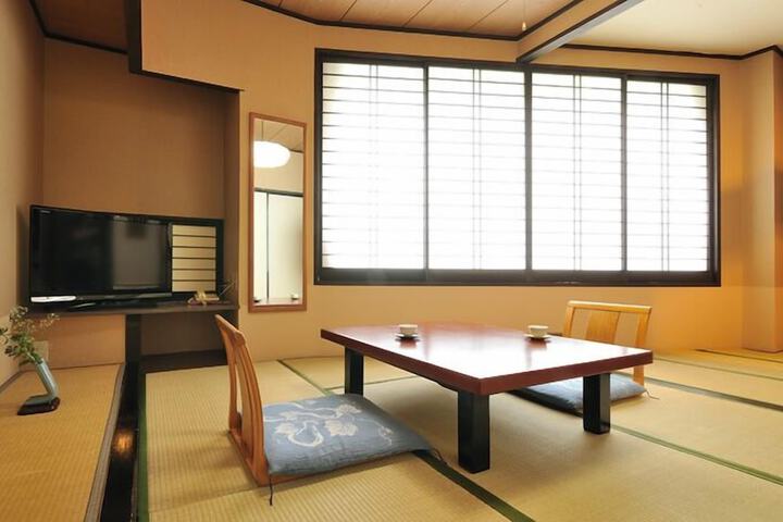 Room 2 of 30