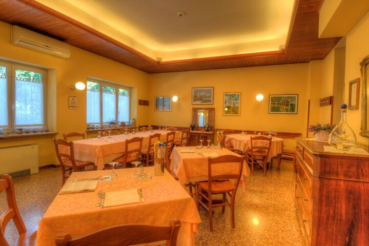 Dining 14 of 24