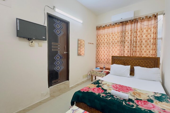 Room 9 of 29