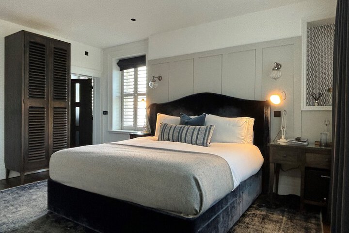 Room 44 of 90