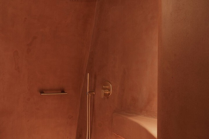Room 70 of 84