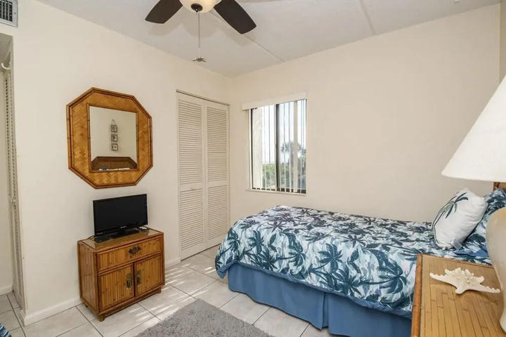 Room 5 of 17