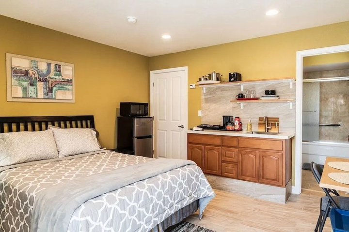 Room 2 of 8