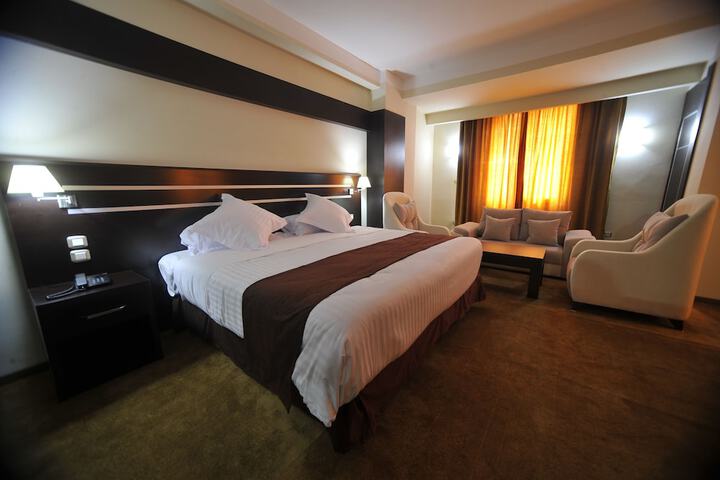 Room 3 of 38