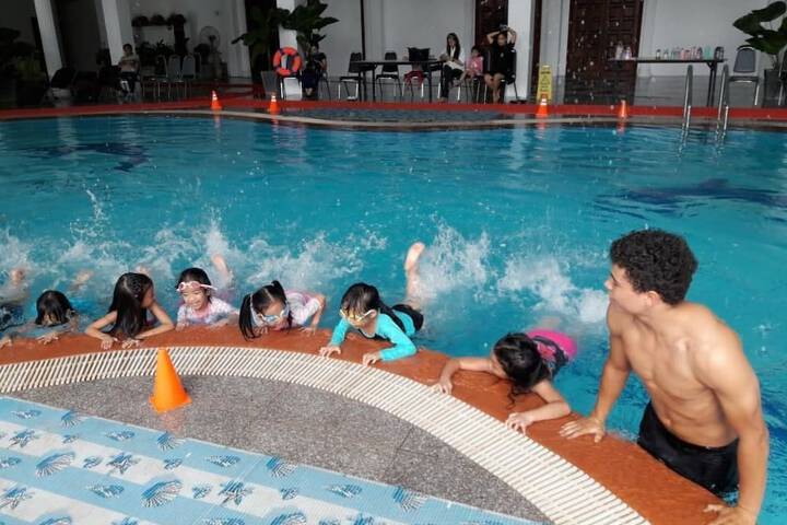 Hotel with Pool