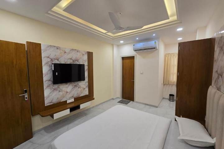 Room 6 of 19