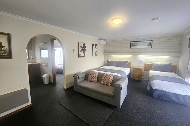 Room 21 of 37
