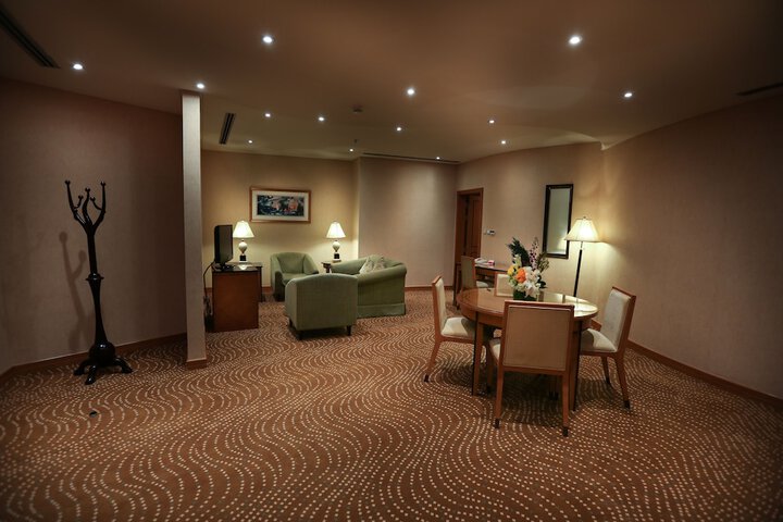 Room 33 of 48