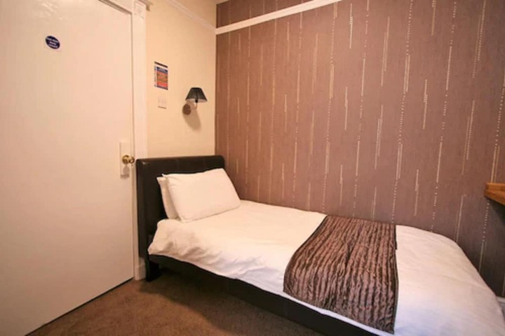 Room 14 of 34