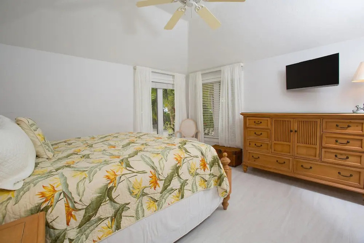 Room 5 of 18