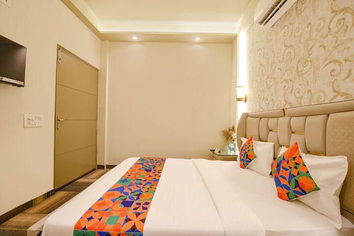 Room 12 of 27