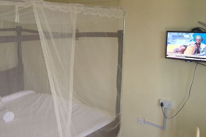 Room 3 of 7