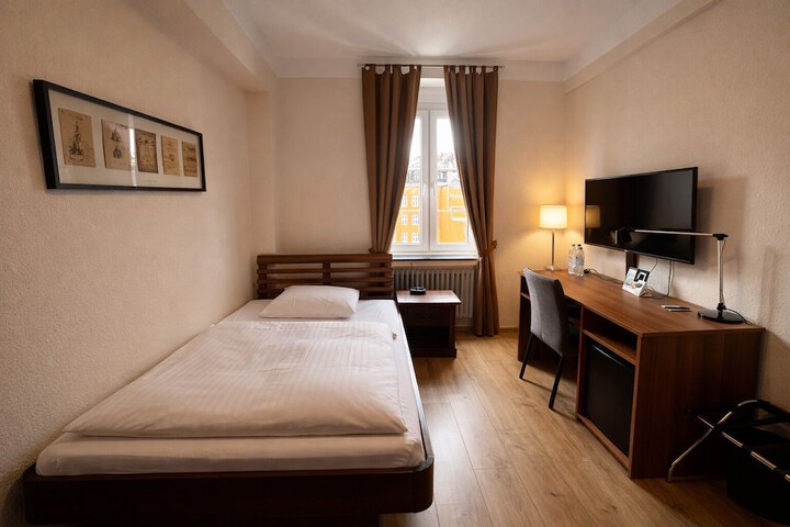 Room 11 of 25