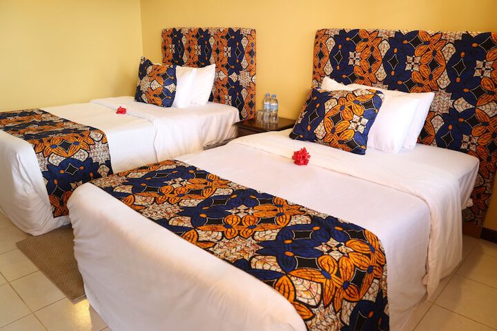 Room 4 of 16
