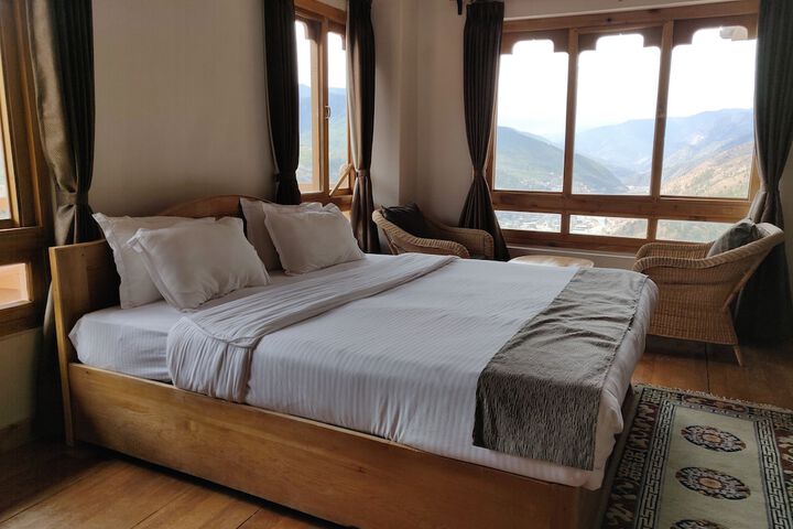 Room 4 of 10