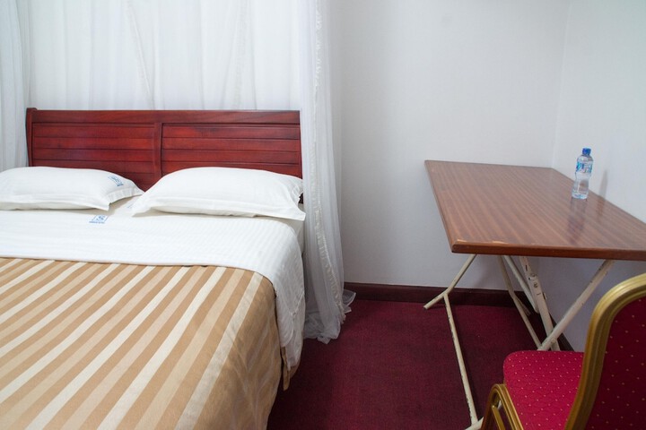 Room 11 of 32