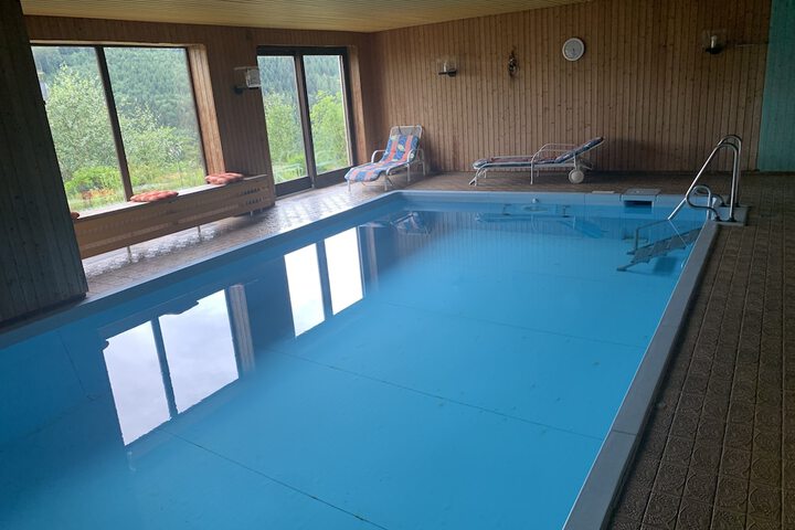 Pool 10 of 21