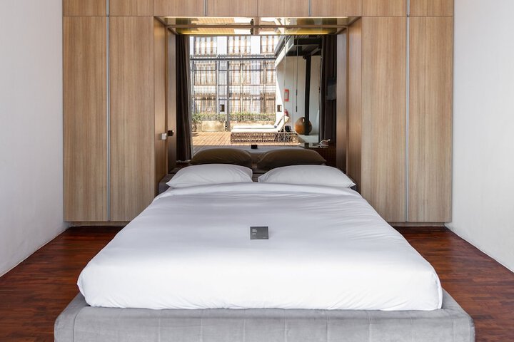 Room 10 of 90