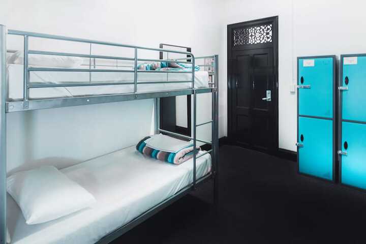 Room 4 of 37