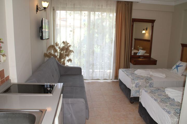 Room 14 of 104