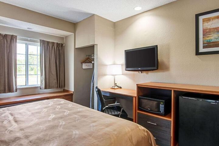 1 King Bed Suite (1 of 5)