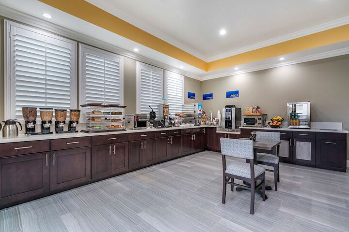 Breakfast area