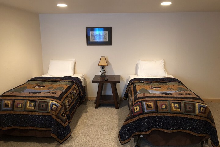Room 34 of 186