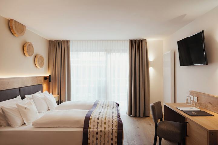 Room 2 of 49
