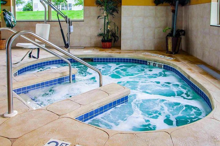 Indoor spa tub