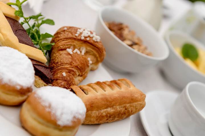 Breakfast/Coffee Service 80 of 104