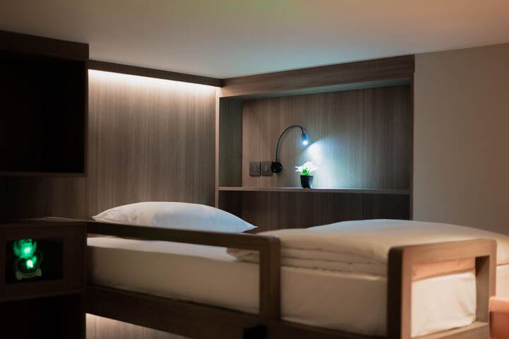 Room 35 of 136
