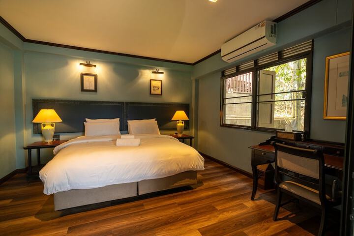 Room 8 of 34