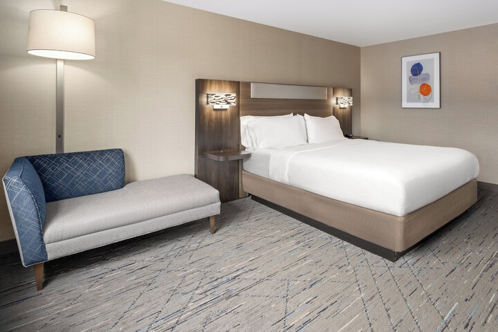 1 King Bed (7 of 13)