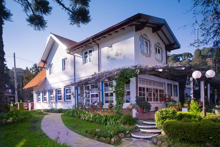 Hotel Exterior 137 of 138