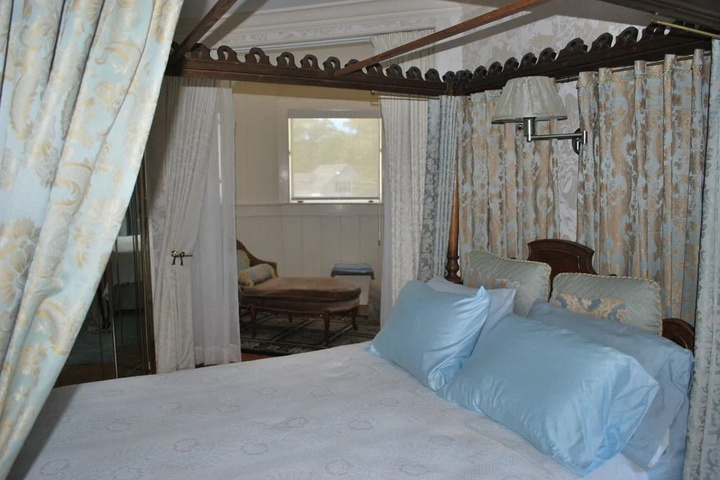 Room 5 of 13