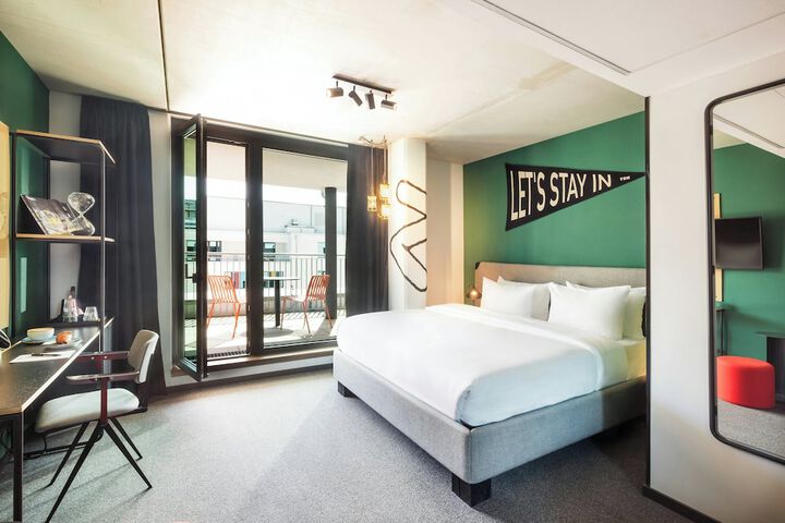 Room 28 of 90