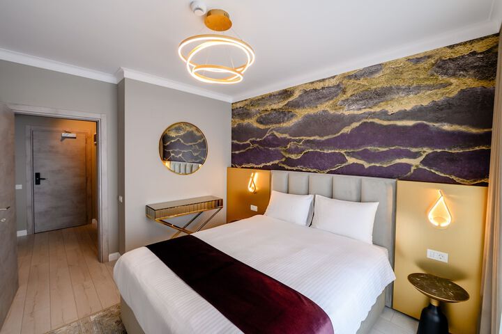 Room 32 of 70