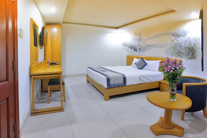 Room 13 of 23